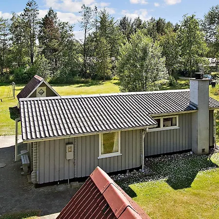 Cozy Log Retreat-by Traum